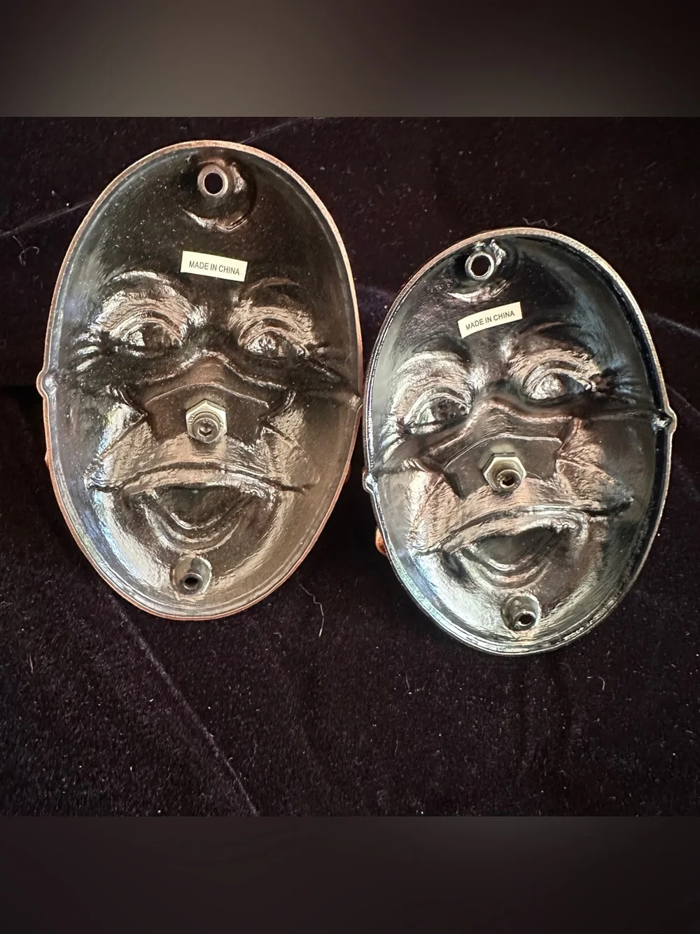Bronze-Finish Decorative Face Wall Hooks/knobs - Set of 2